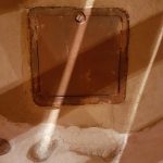 hebergement-campagne-oreilles-delicates-cuisine-salon-tresor-terre-pierre