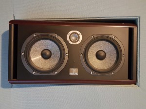 enregistrement-studio-oreilles-delicates-bureau-ingenieur-son-amplificateur