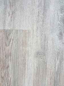 enregistrement-studio-oreilles-delicates-bureau-ingenieur-son-planchet-bois-gris 