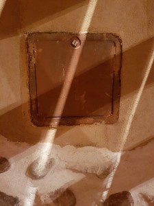 hebergement-campagne-oreilles-delicates-cuisine-salon-tresor-terre-pierre   