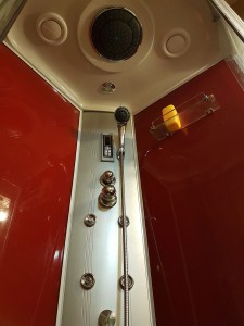hebergement-campagne-oreilles-delicates-salle-de-bain-douche-jets-eau-haute-rouge-   
