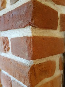 studio-enregistrement-oreilles-delicates-espace-musical-aere-briques-apparentes-mur-coin                 