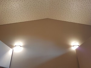 studio-enregistrement-oreilles-delicates-espace-musical-aere-hauteur-plafond-panneau-acoustique-variable-modulable                     