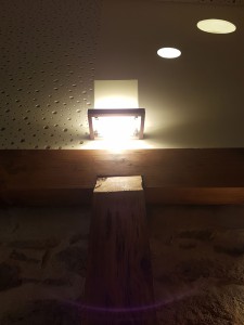 studio-enregistrement-oreilles-delicates-espace-musical-aere-lumineux-poutres-bois-pierres-ouvertures                       