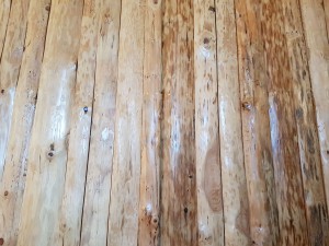 studio-enregistrement-oreilles-delicates-espace-musical-aere-mur-lattes-bois-brut-2                       